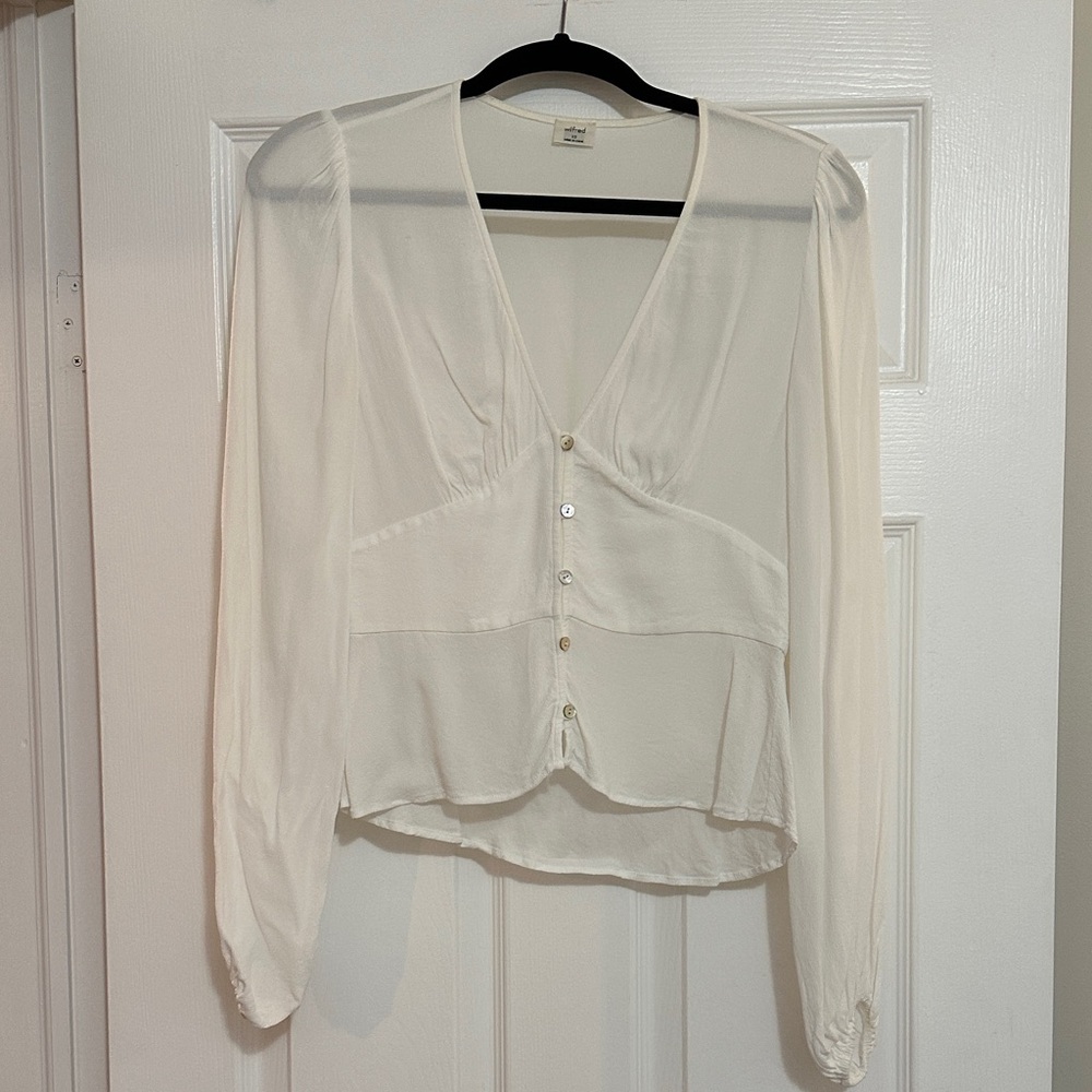 ARITZIA - Elegant Button-Up Blouse